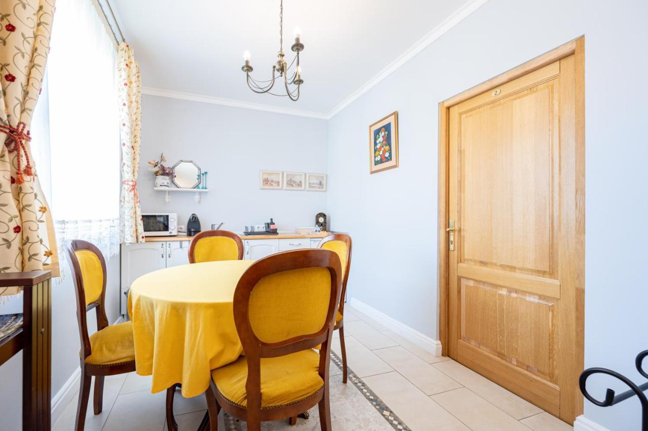 Old City Apartment Oradea Luaran gambar